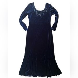 Vintage Long Sleeve Velvet Dress with Beaded Neckline - Navy Blue - 10/12